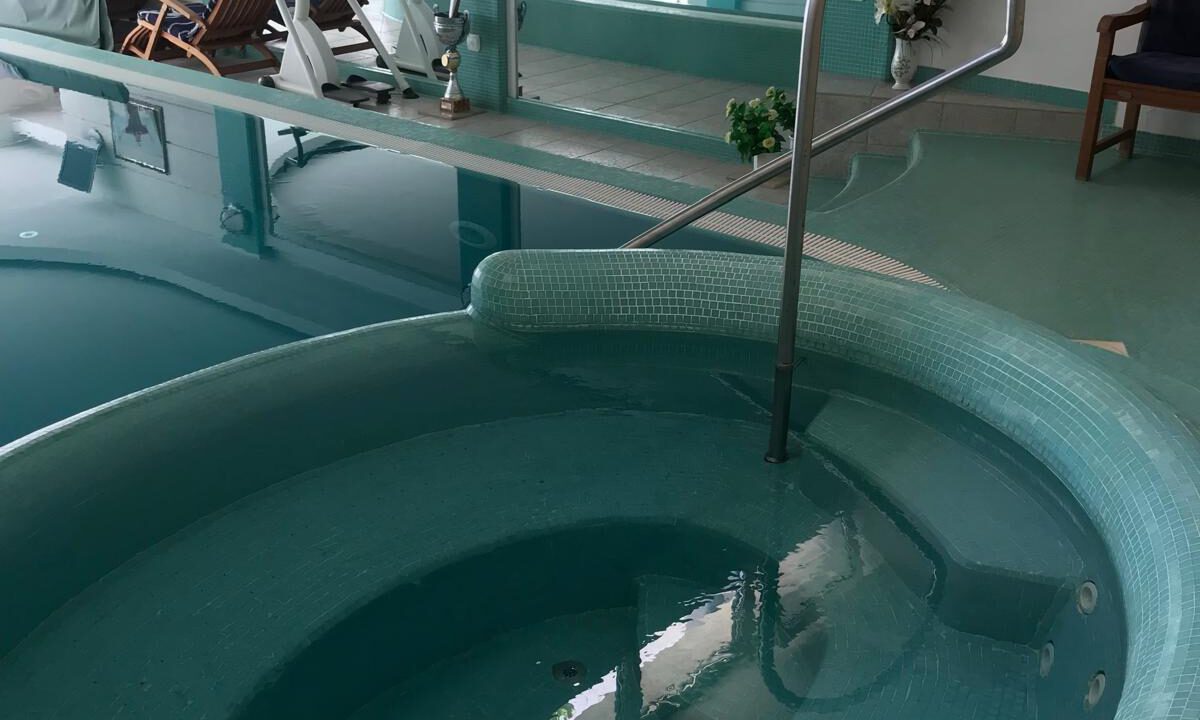 Jakuzzi mit Fitness